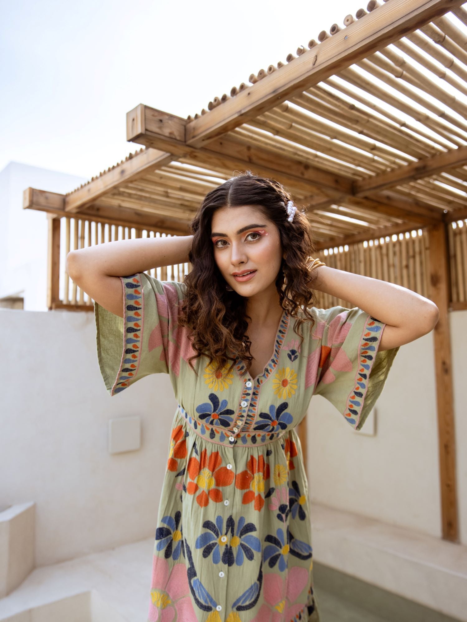 BRIGHT DAISY EMBROIDERED CLUSTER GREEN TUNIC DRESS