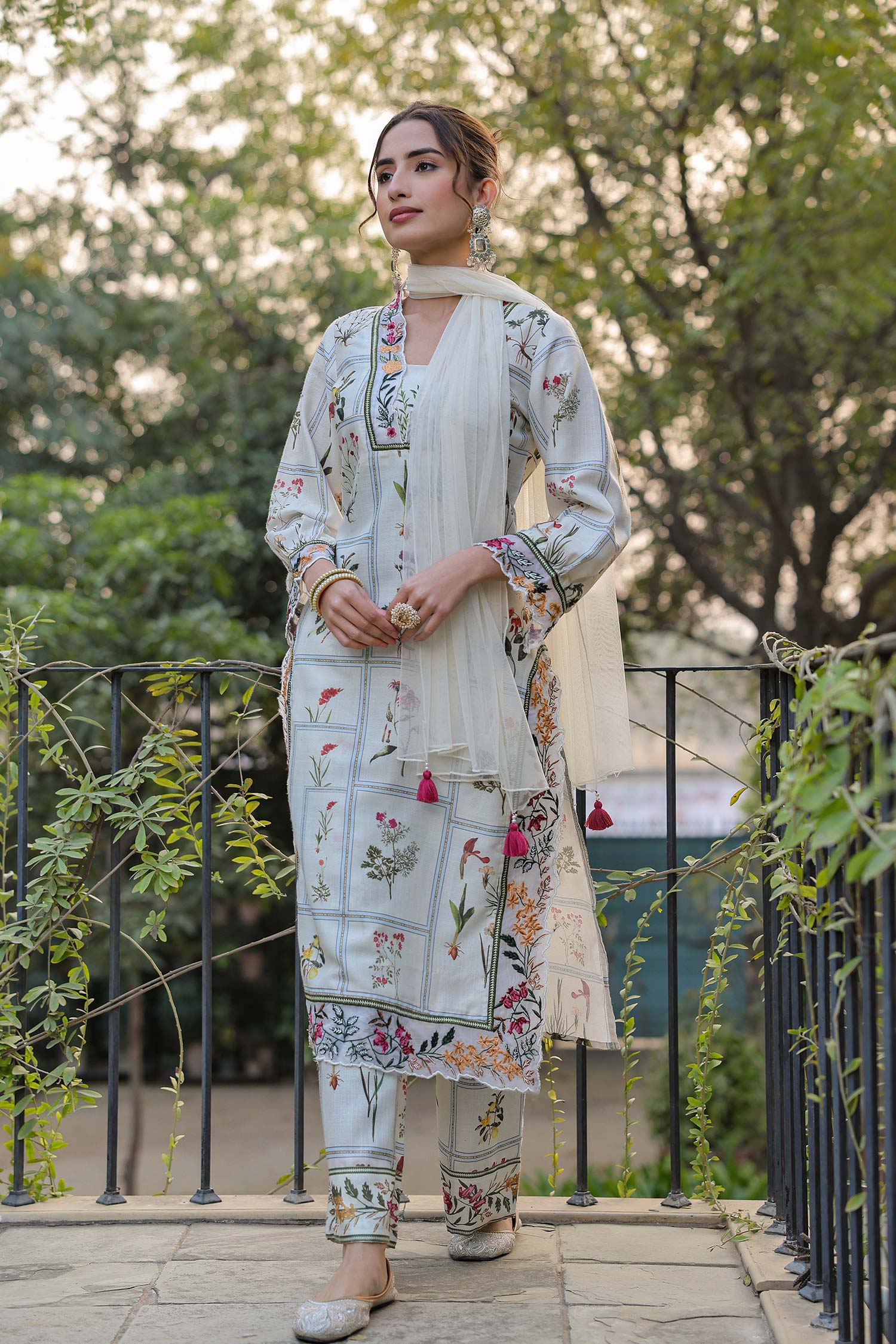 Two -Piece Embriodered Chic Kurta Set 1- Freyaa