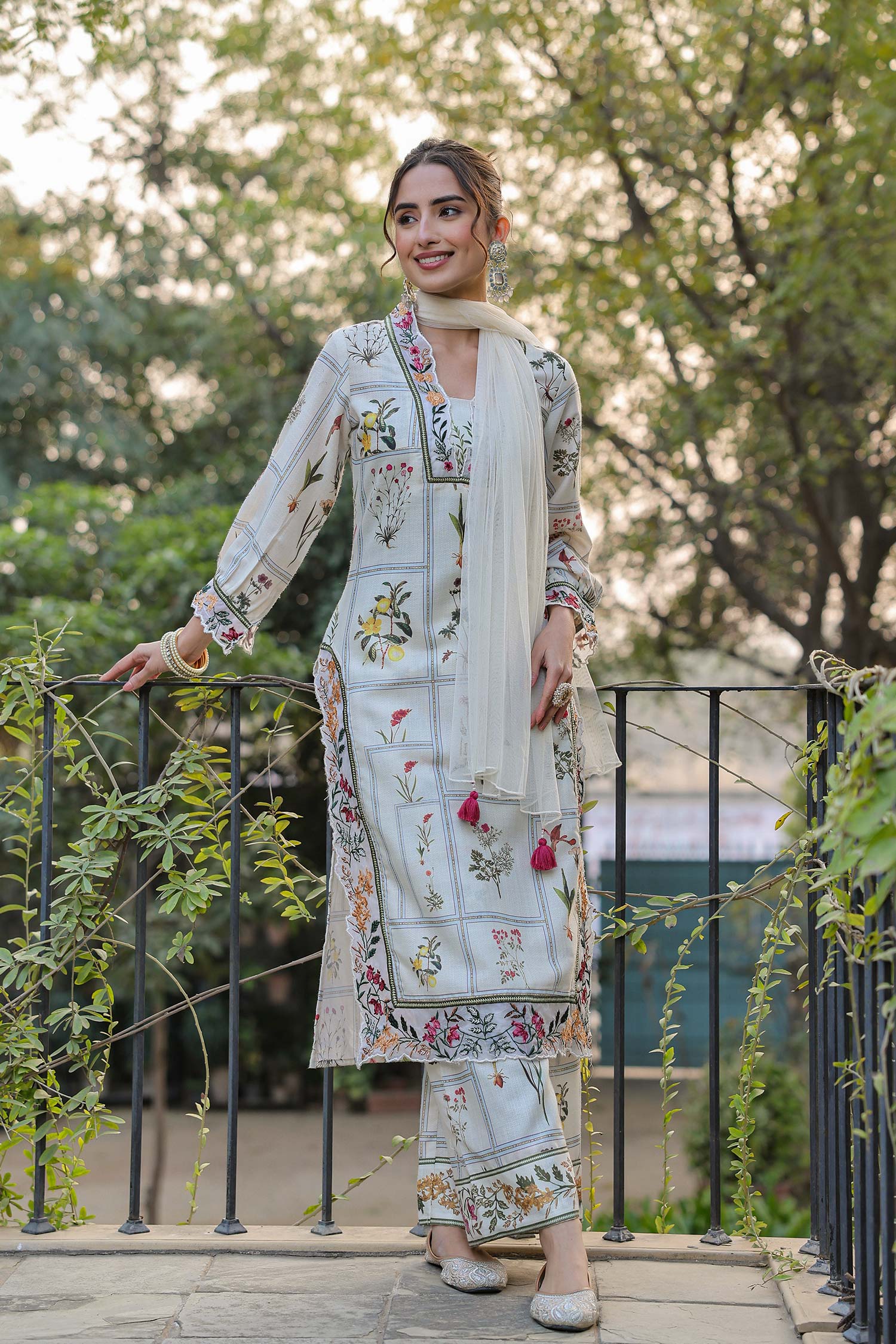 Two -Piece Embriodered Chic Kurta Set - Freyaa