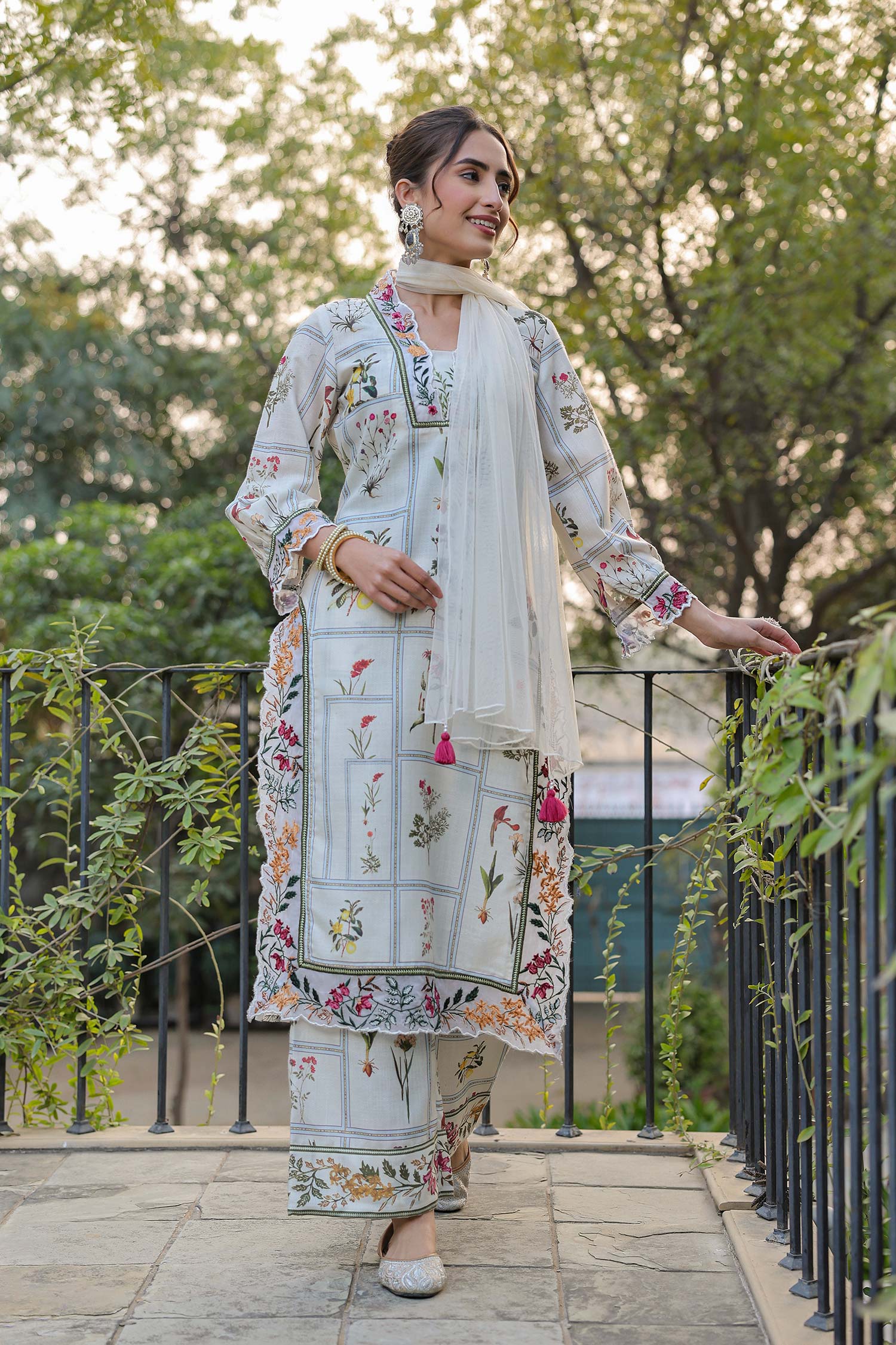 Two -Piece Embriodered Chic Kurta Set 2 - Freyaa