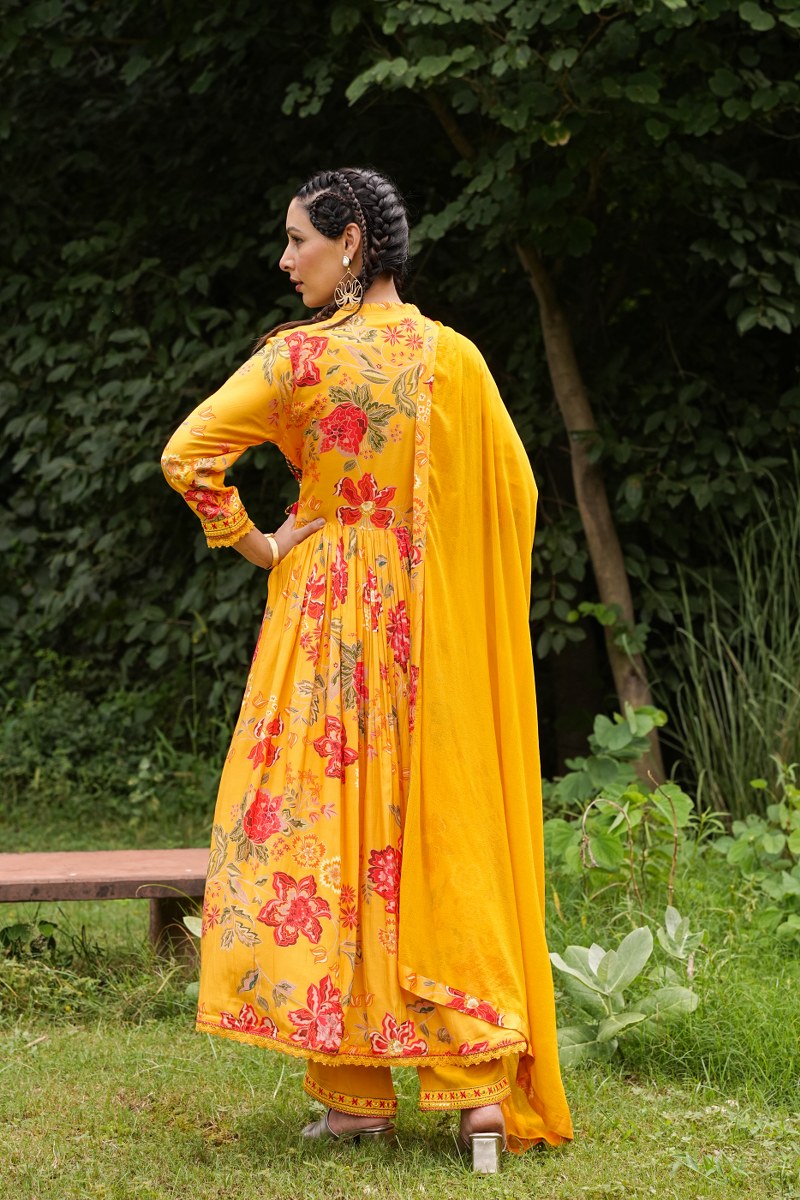 Traditional Anarkali Kurta Set 1 - Freyaa