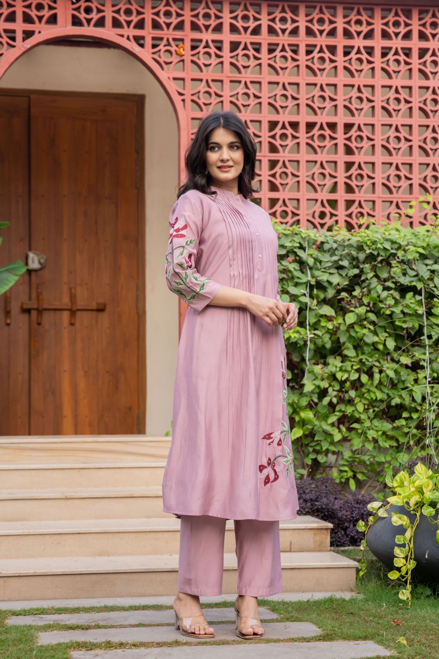 BLUSH PINK FLORAL EMBROIDERED MANDARIN COLLAR CO-ORD SET.