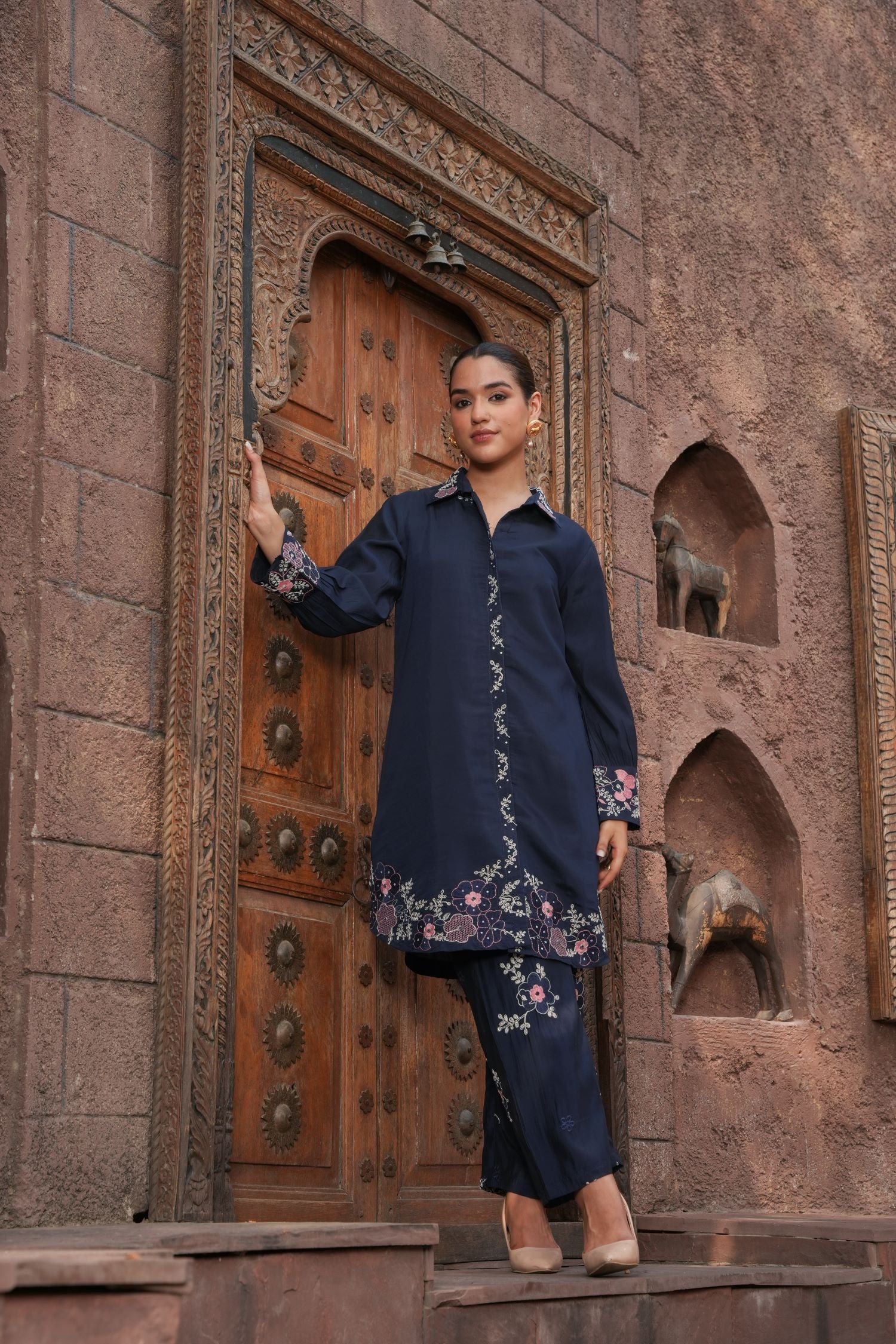 FLORAL EMBROIDERED SHIRT COLLAR KURTA WITH STRAIGHT PANTS SET