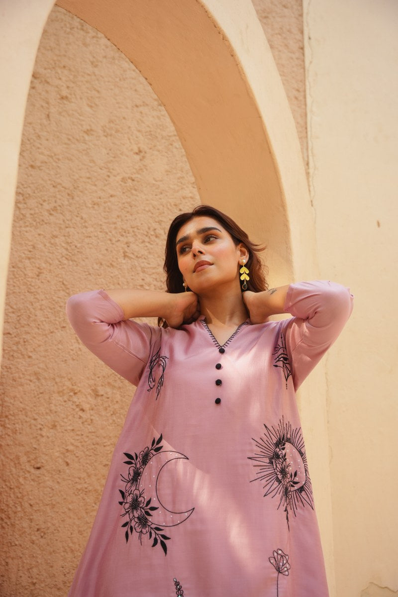 LILAC PINK ROMAN SILK STRAIGHT KURTA WITH MINIMALIST FLORAL WORK