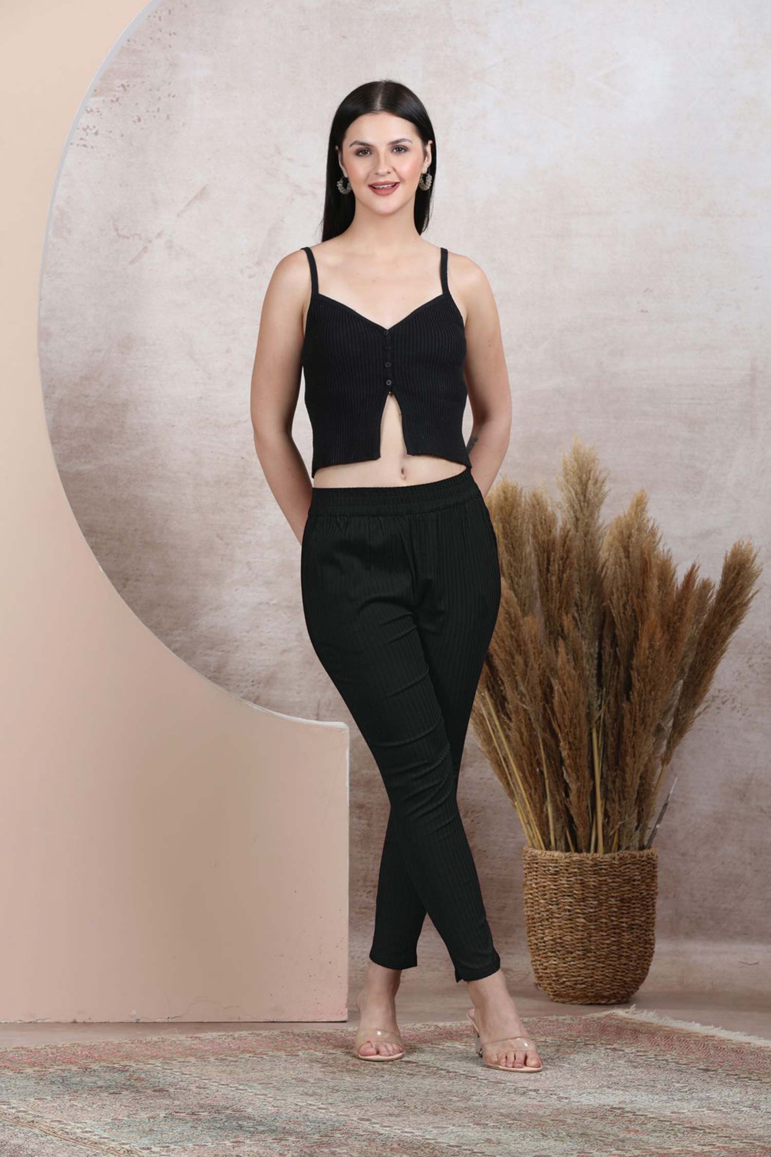 Black Lycra Leggings With Fine Lines  - Freyaa